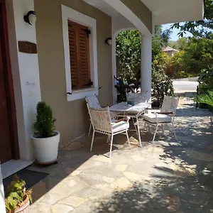 https://makis-rooms.kefaloniahotels.net
